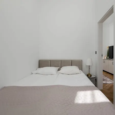 Komfortowy Blisko Kolejkowa We Wroclawiu By Renters فروتسواف