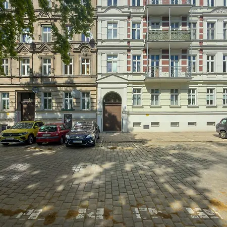 Komfortowy Blisko Kolejkowa We Wroclawiu By Renters فروتسواف